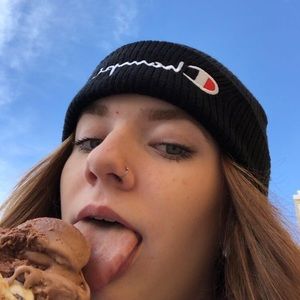 Meet your Posher, Leeann